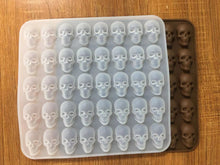 Cargar imagen en el visor de la galería, Moldes de calaveras murciélagos calabazas de silicón Halloween Hielos Galletas Dulces Gomas
