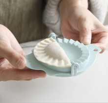 Cargar imagen en el visor de la galería, Molde de plástico para Dumplings Ravioles Gyozas Pierogi
